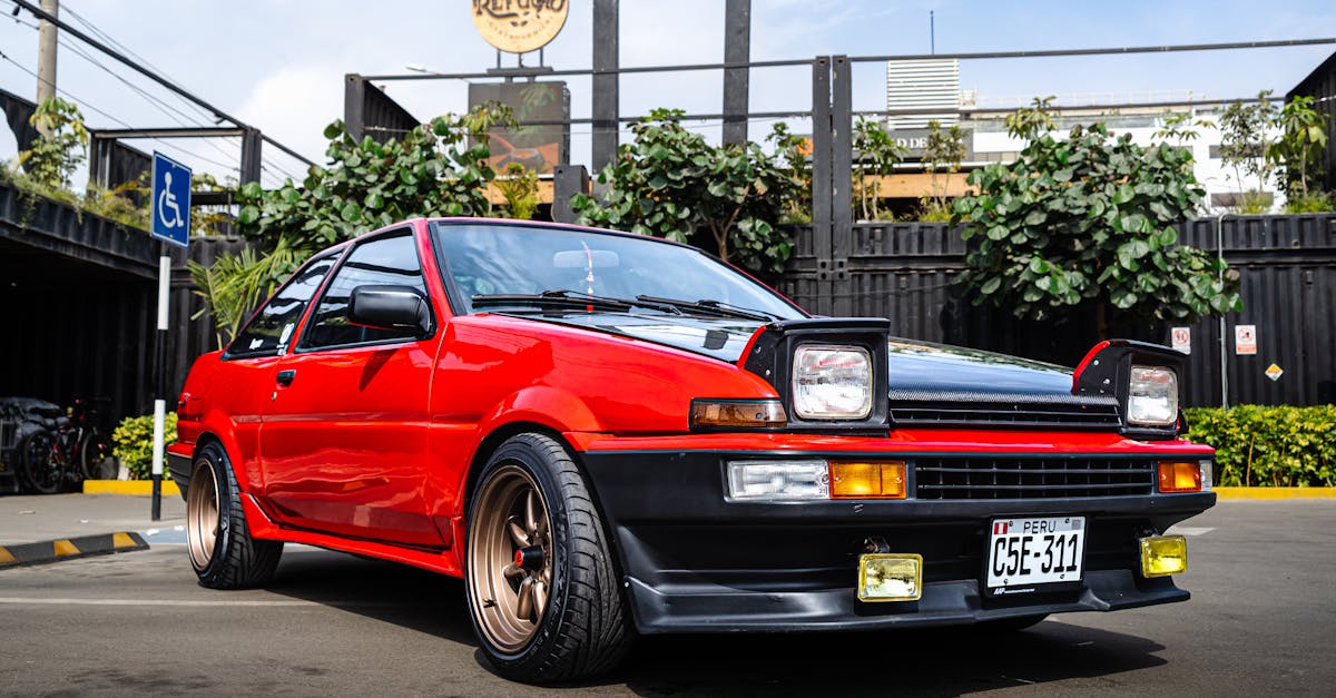 Does IKEA PAX come with screws?