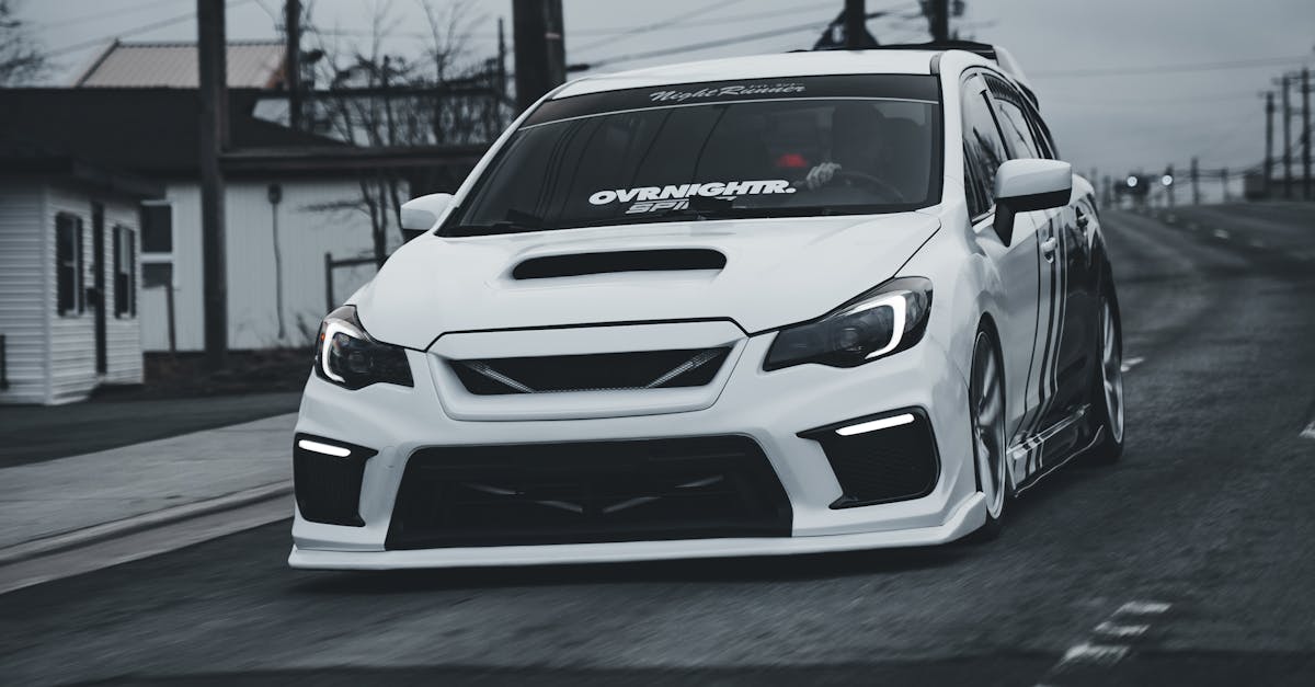 Does PAX wardrobe come with screws?