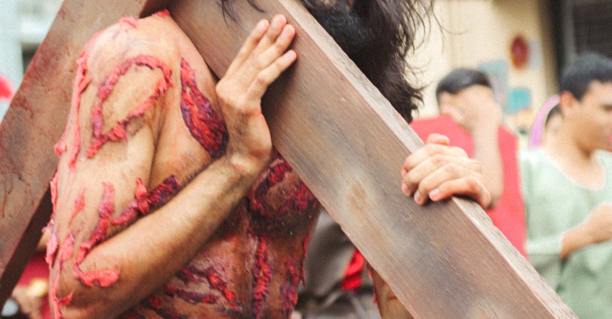 How deep does a built in wardrobe need to be?