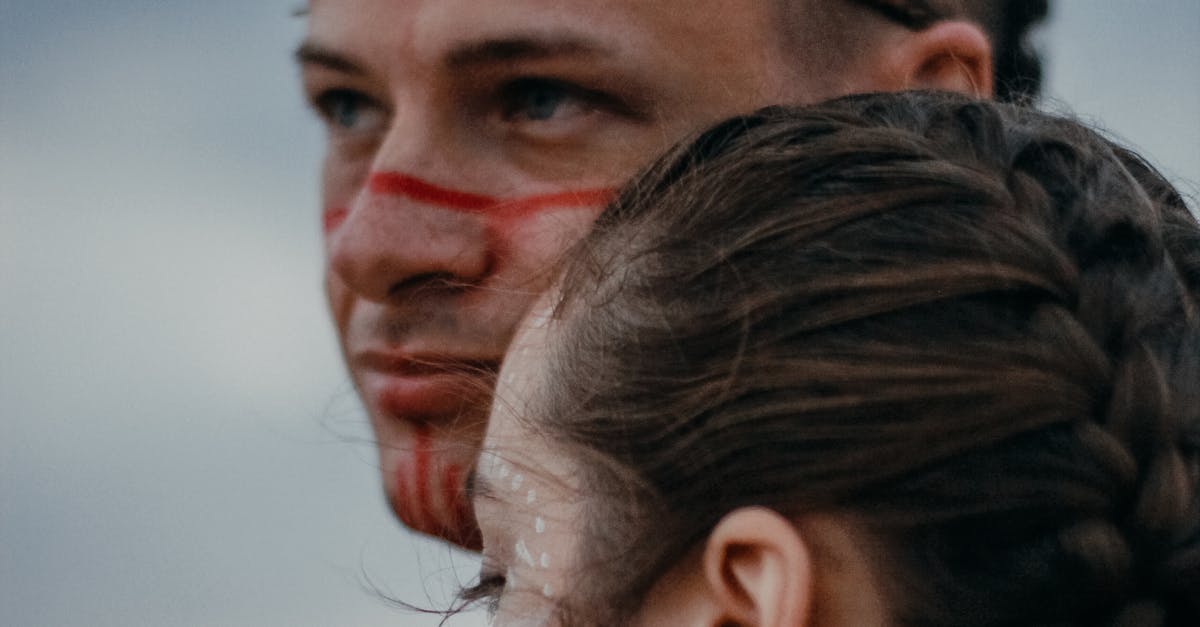 Which direction should wardrobe be placed in bedroom?